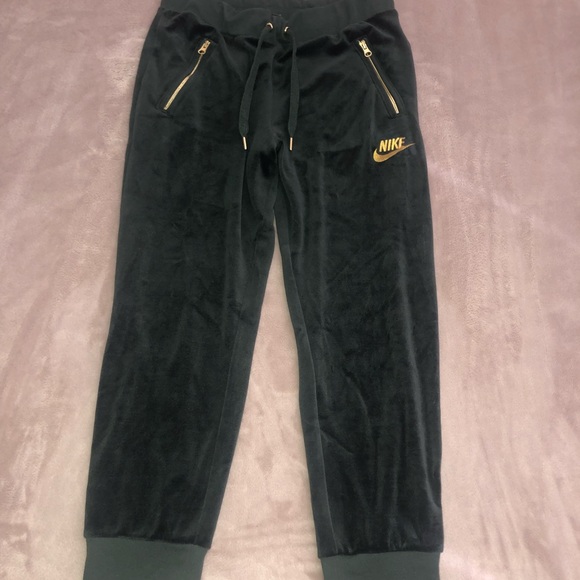 nike velvet sweatpants